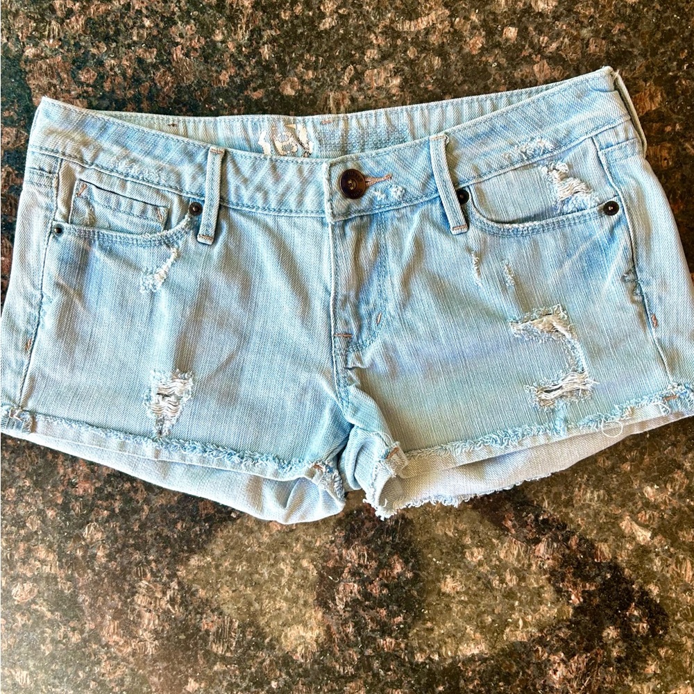 BULLHEAD BLUE LIGHT WASH DISTRESSED DENIM SHORTS